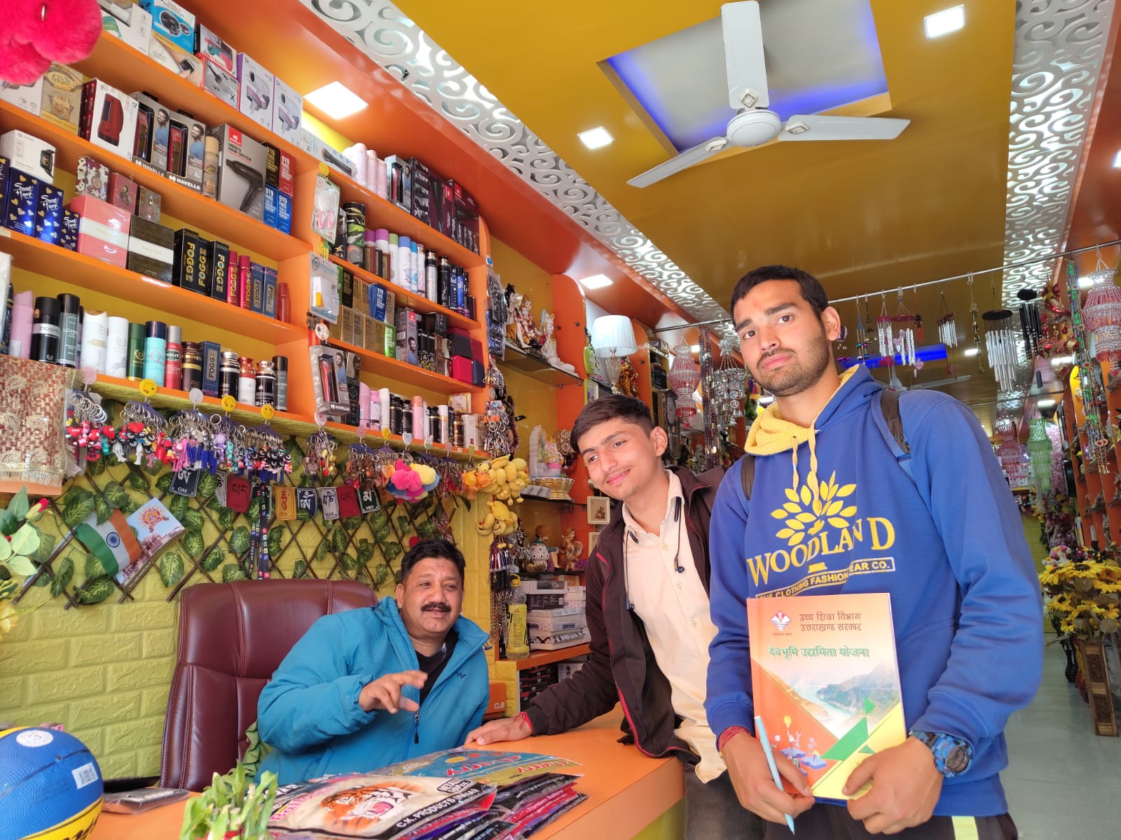 ईडीपी कार्यक्रम के नवें दिन प्रशिक्षणार्थियों ने किया मार्केट सर्व, उपभोक्ताओं का डाटा किया एकत्र