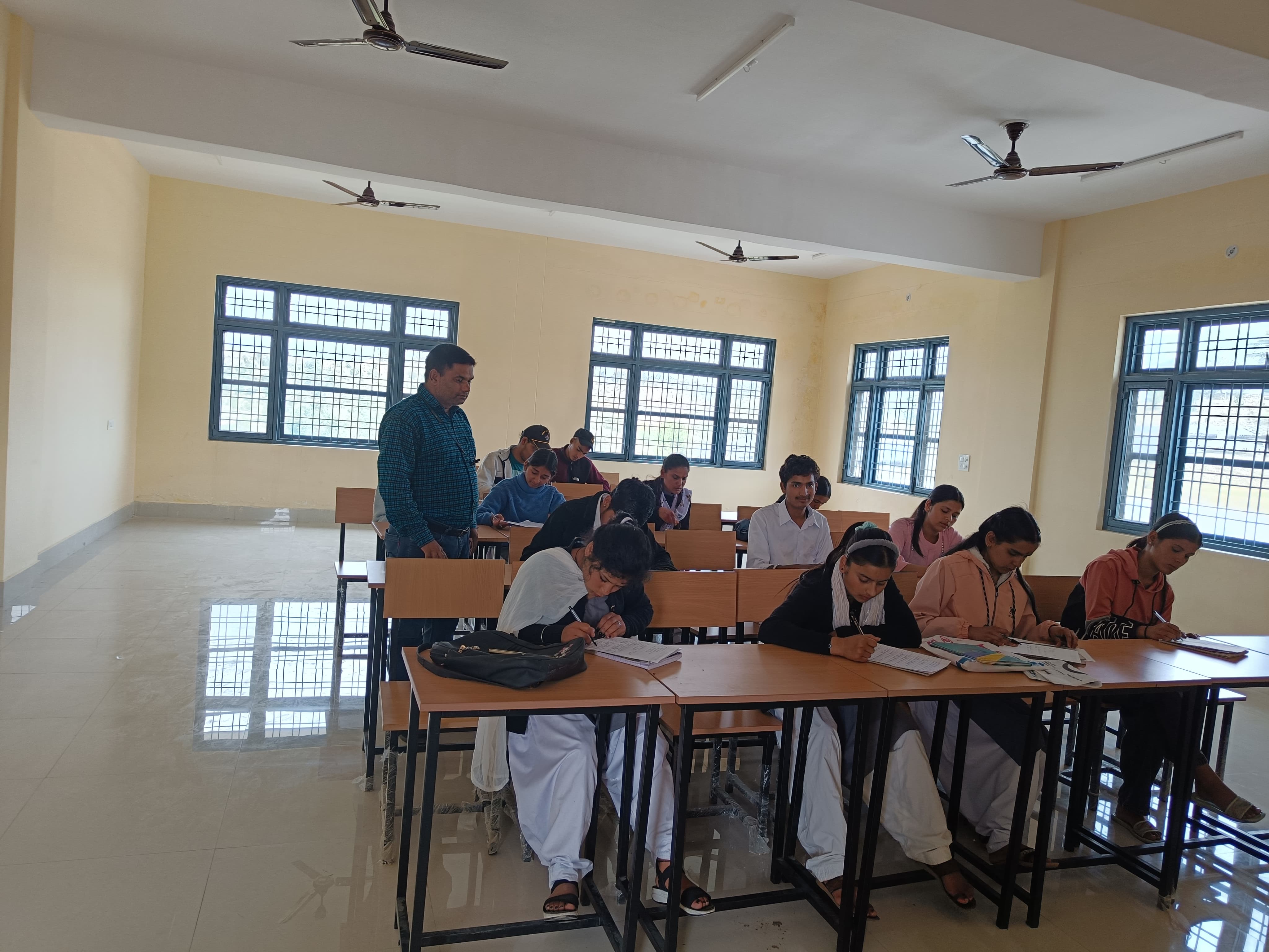 राजकीय महाविद्यालय पाटी में अंग्रेजी विभाग के विद्यार्थियों में कराई गई प्रश्नोत्तर प्रतियोगिता